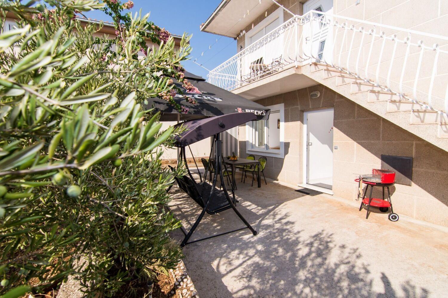 Apartments Ivica - Garden Terrace Slatine Ngoại thất bức ảnh